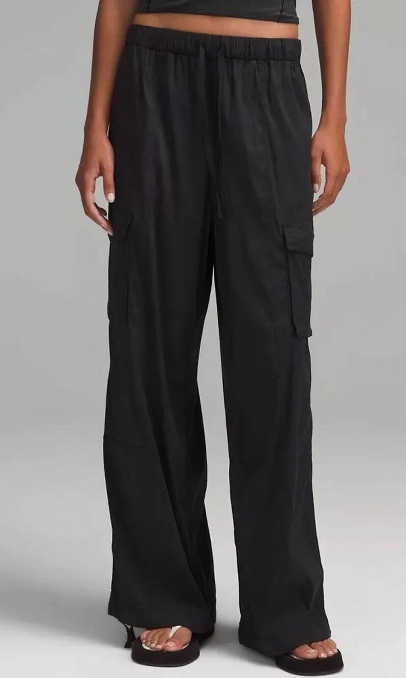 Lululemon Black Lightweight Adjustable Mid Rise Cargo Pants Sz Small Drawstring